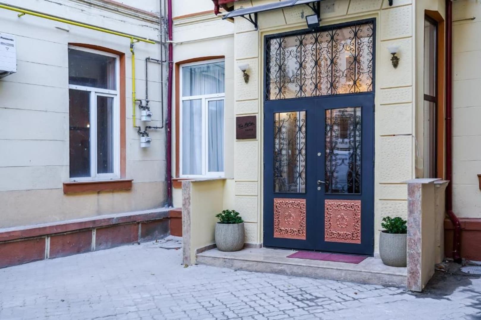Historic Arghezi Flat • Cozy Central 1BR — 3